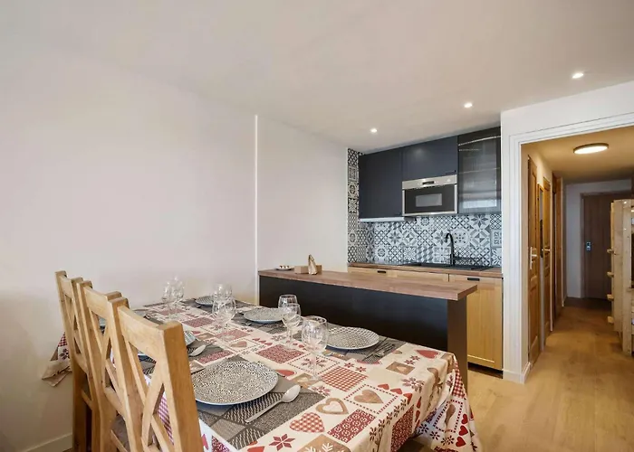 Cozy Renovated With Panoramic Mountain View